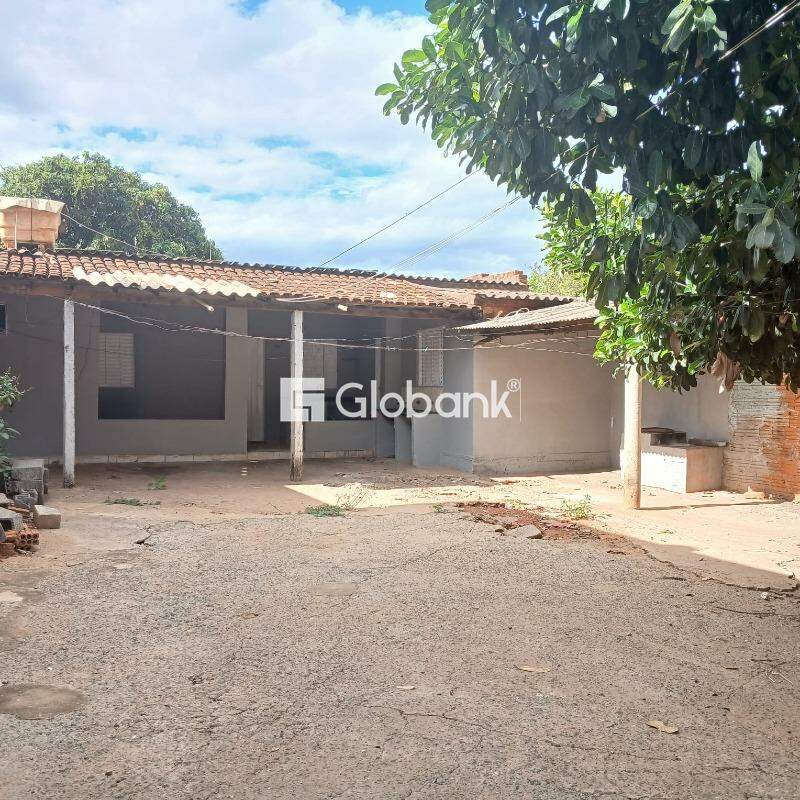 Casa 3 quartos à venda Independência 60m² Montes Claros MG: 