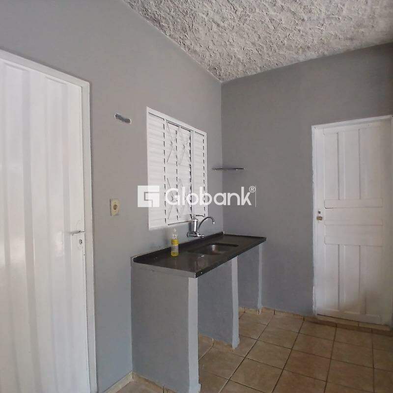 Casa 3 quartos à venda Independência 60m² Montes Claros MG: 