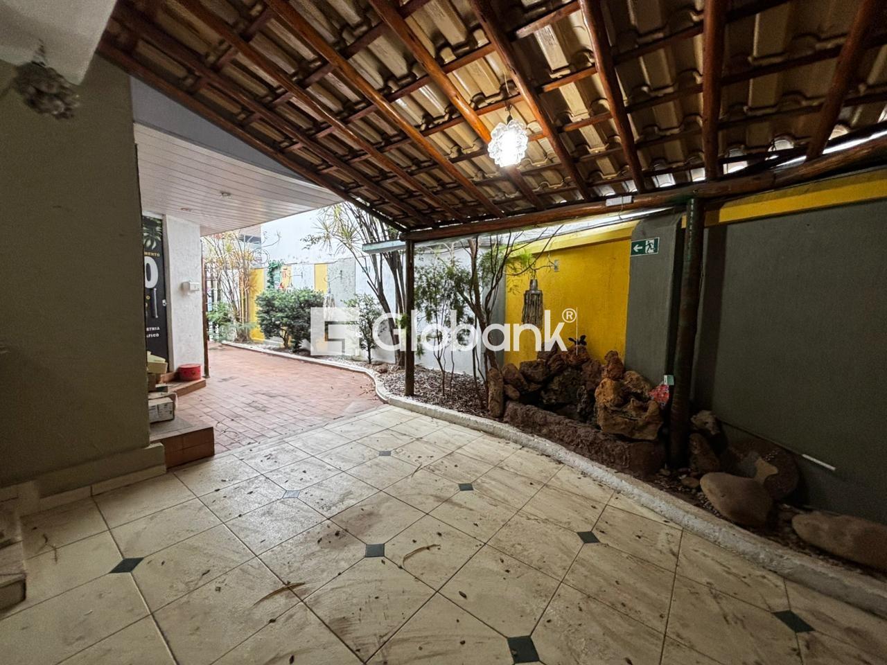 Ponto comercial para aluguel Centro 250m² Montes Claros MG: Entrada