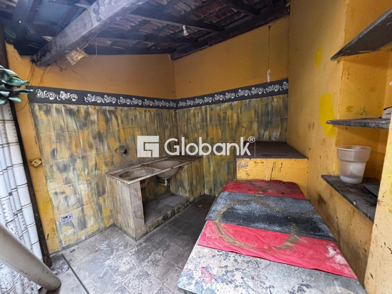 Ponto comercial para aluguel Centro 250m² Montes Claros MG: Área de serviço