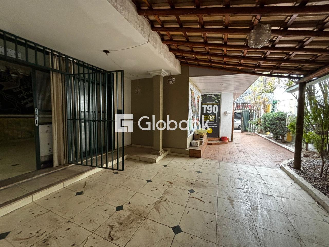 Ponto comercial para aluguel Centro 250m² Montes Claros MG: Entrada