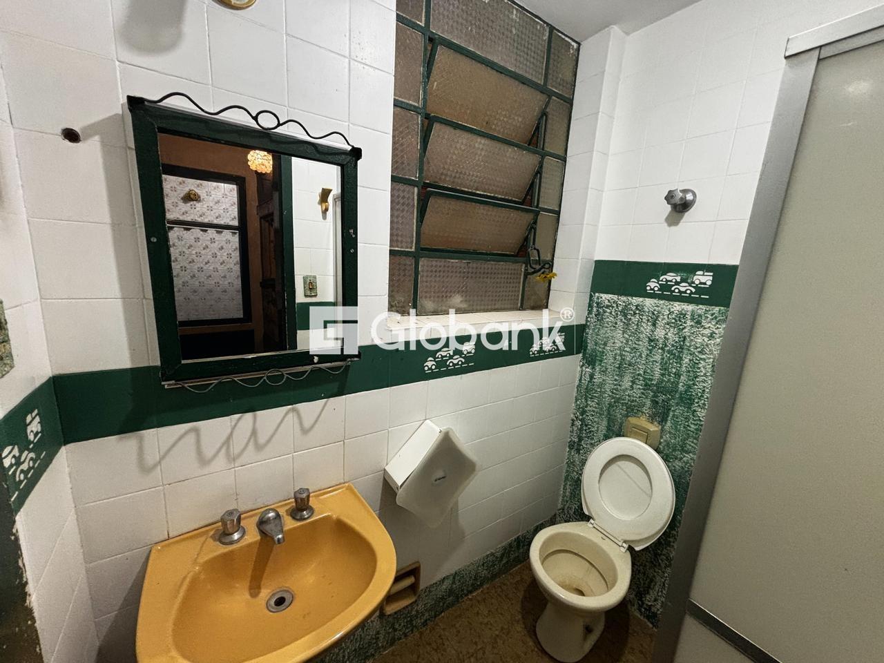 Ponto comercial para aluguel Centro 250m² Montes Claros MG: Banheiro