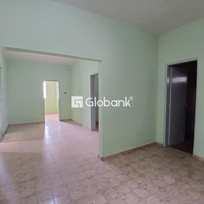 Casa 3 quartos à venda Vila Ipiranga 200m² Montes Claros MG: 