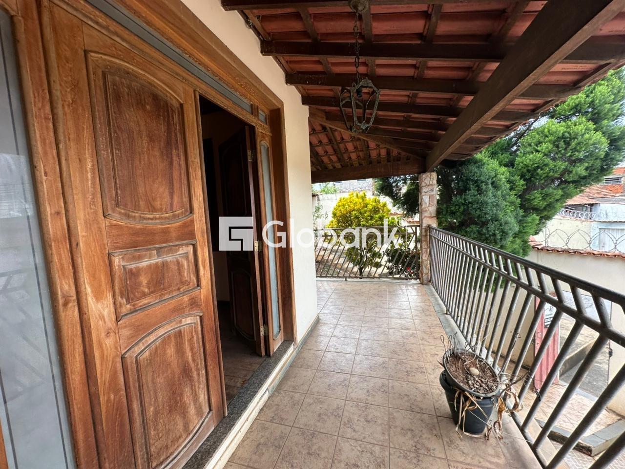 Casa 4 quartos para aluguel Vila Regina 140m² Montes Claros MG: Sacada