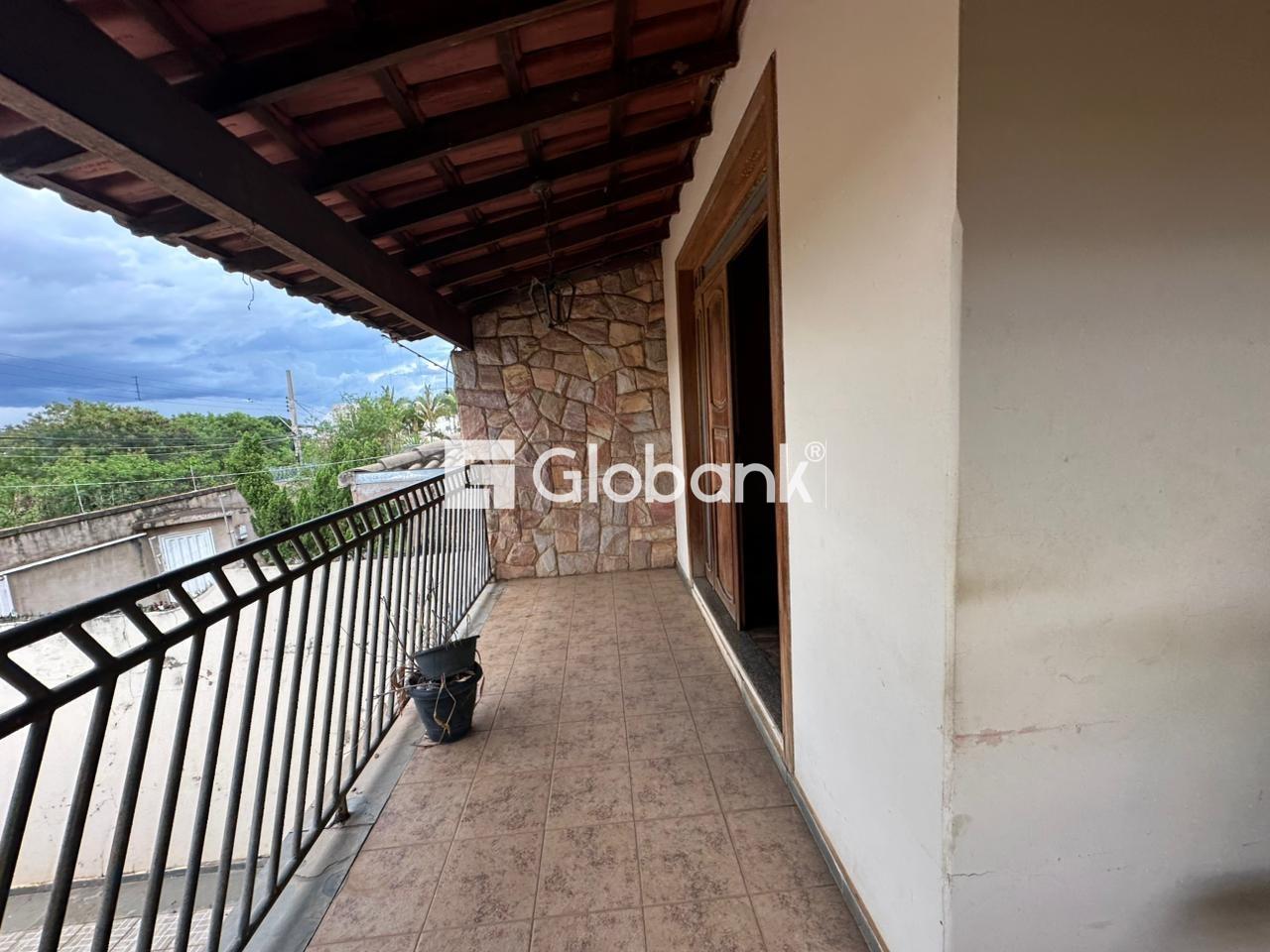 Casa 4 quartos para aluguel Vila Regina 140m² Montes Claros MG: Sacada
