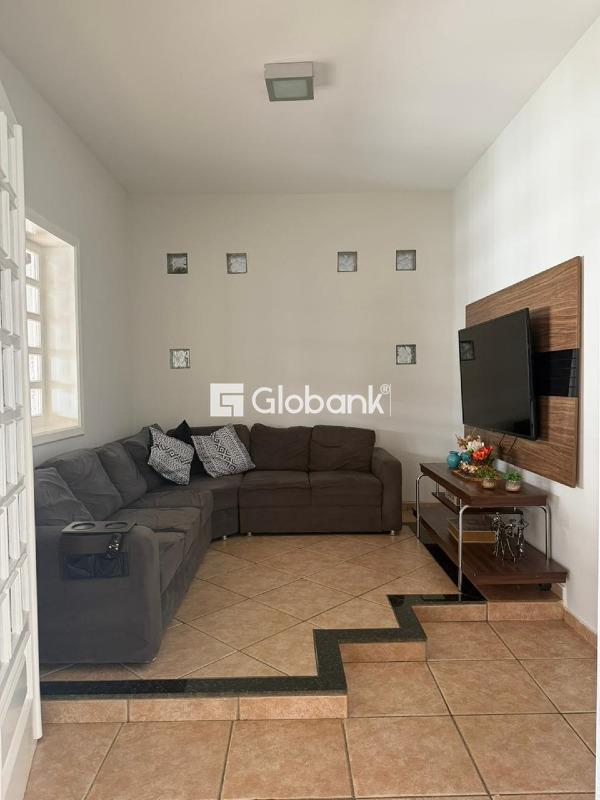 Casa 3 quartos à venda Delfino Magalhães 175,36m² Montes Claros MG: 