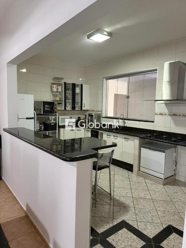 Casa 3 quartos à venda Delfino Magalhães 175,36m² Montes Claros MG: 
