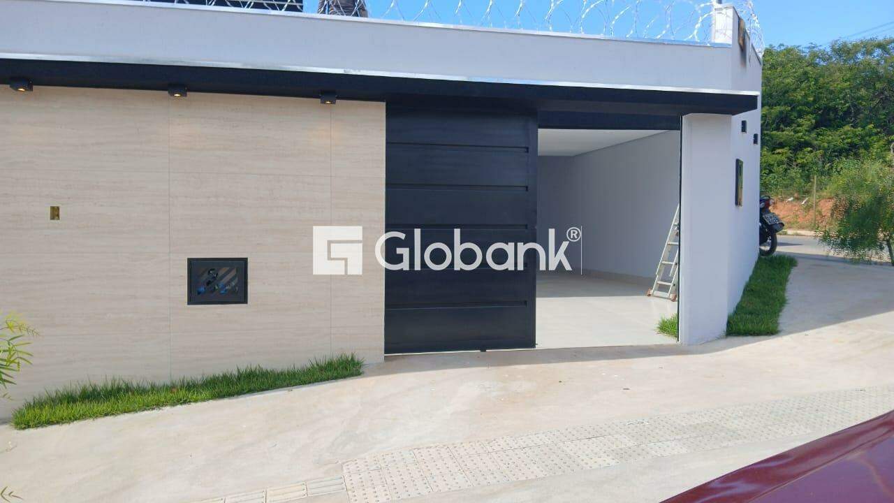 Casa 3 quartos à venda Ibituruna 165m² Montes Claros MG: 