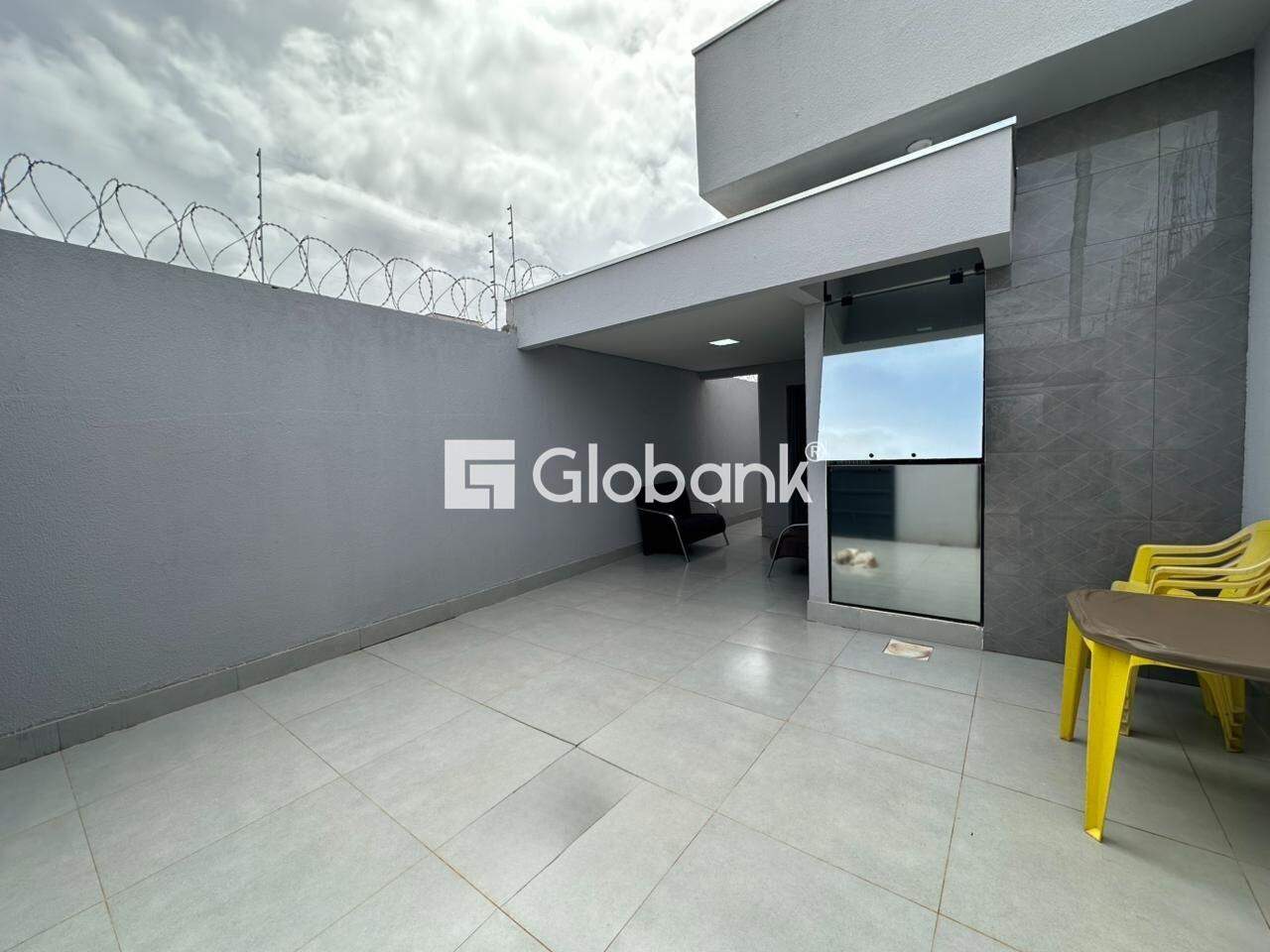 Casa 2 quartos para aluguel Guarujá 70m² Montes Claros MG: Garagem