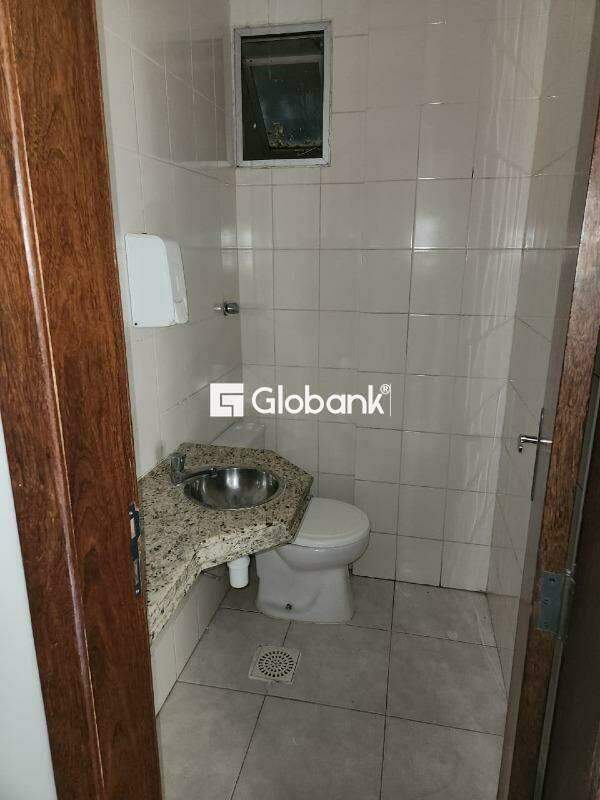 Sala comercial para aluguel Centro 43,43m² Montes Claros MG: 