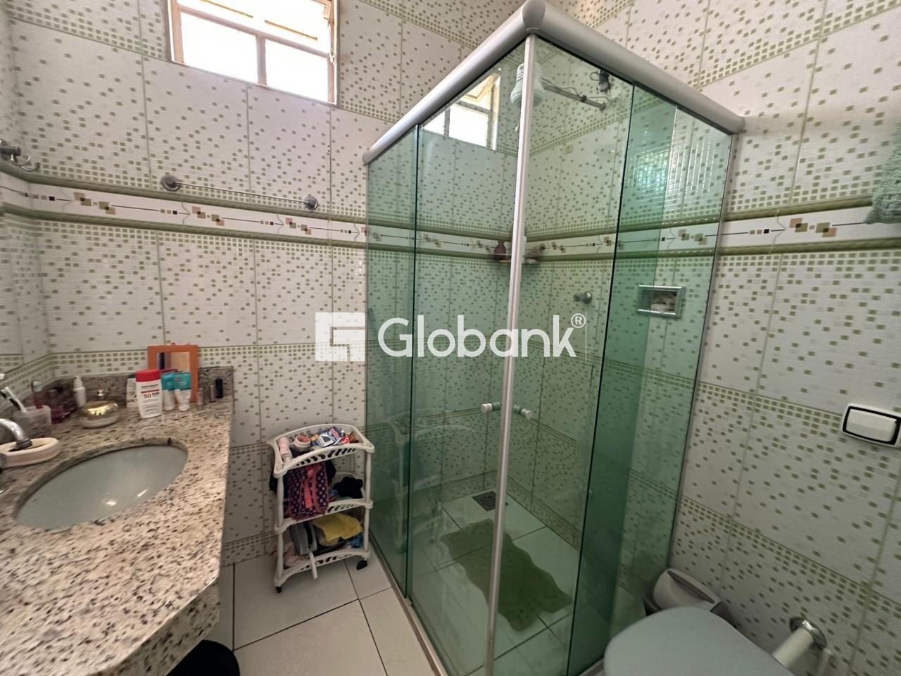 Casa 5 quartos para aluguel Barcelona Park 130m² Montes Claros MG: Suíte