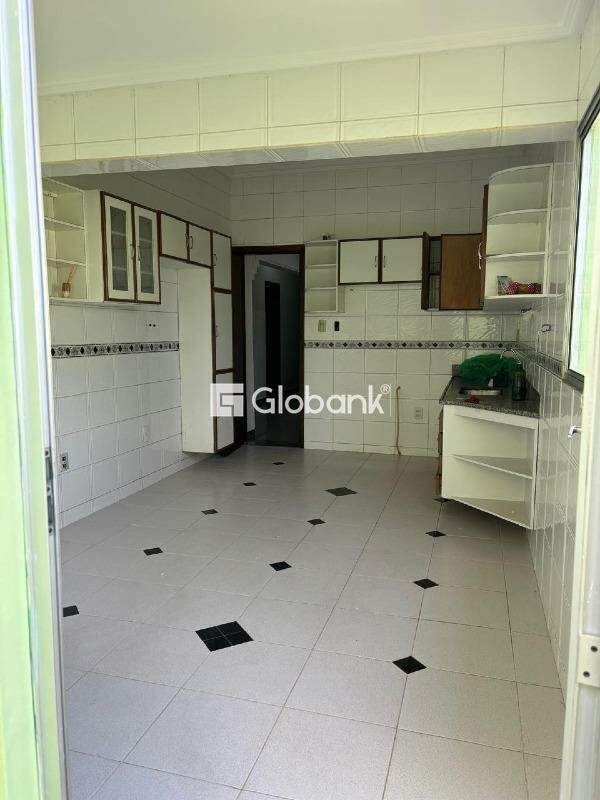 Casa 3 quartos à venda Santa Rita I 206m² Montes Claros MG: 
