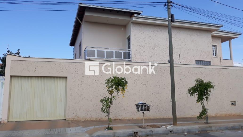 Casa 4 quartos à venda Planalto 309m² Montes Claros MG: 