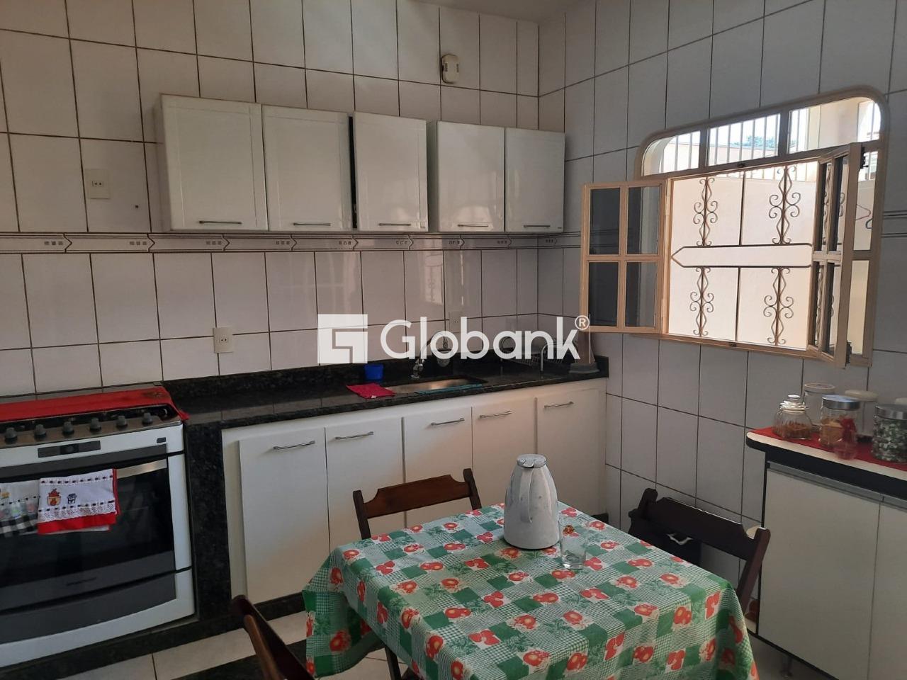 Casa 4 quartos à venda Planalto 309m² Montes Claros MG: 