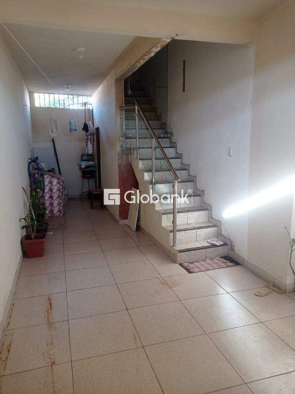 Casa 4 quartos à venda Independência 180m² Montes Claros MG: 