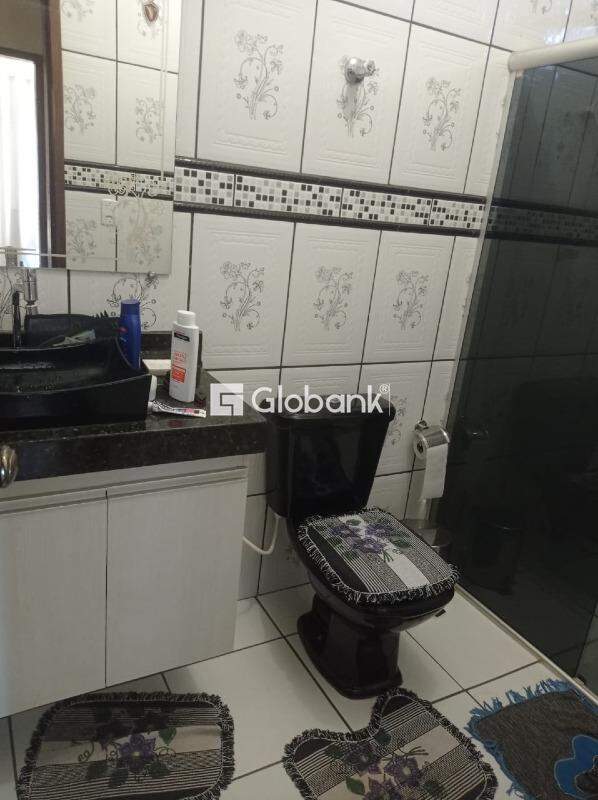 Casa 4 quartos à venda Independência 180m² Montes Claros MG: 