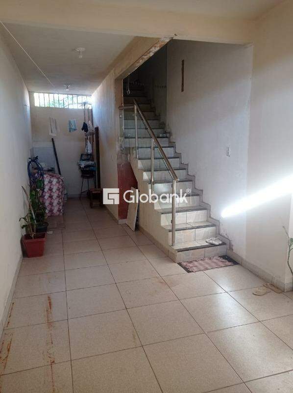 Casa 4 quartos à venda Independência 180m² Montes Claros MG: 