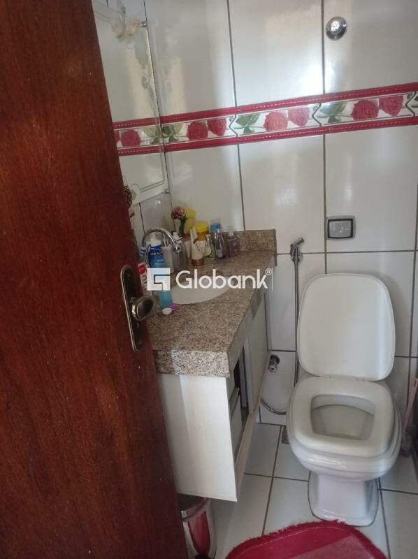 Casa 4 quartos à venda Independência 180m² Montes Claros MG: 