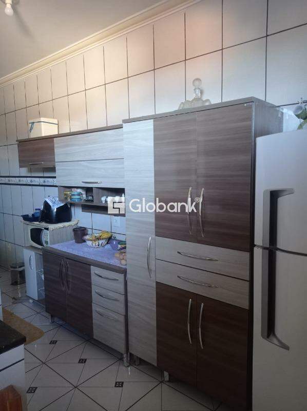 Casa 4 quartos à venda Independência 180m² Montes Claros MG: 