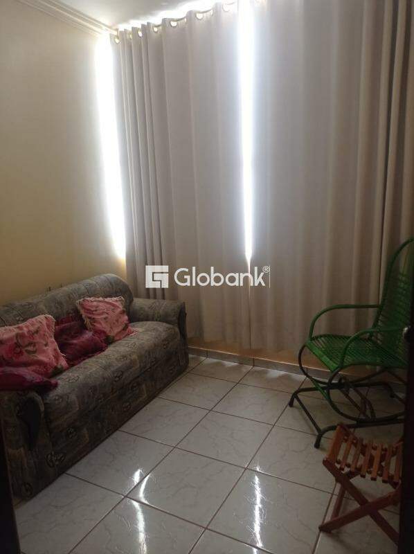 Casa 4 quartos à venda Independência 180m² Montes Claros MG: 