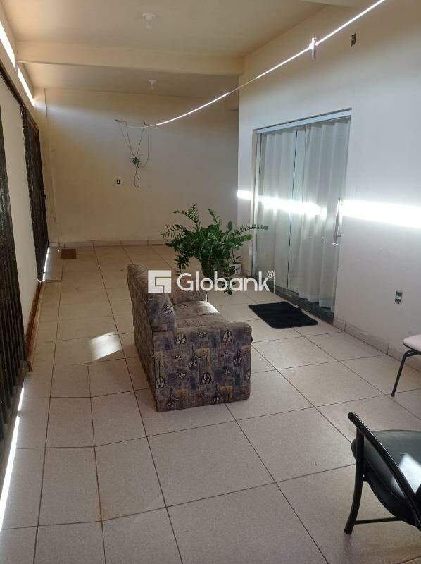 Casa 4 quartos à venda Independência 180m² Montes Claros MG: 