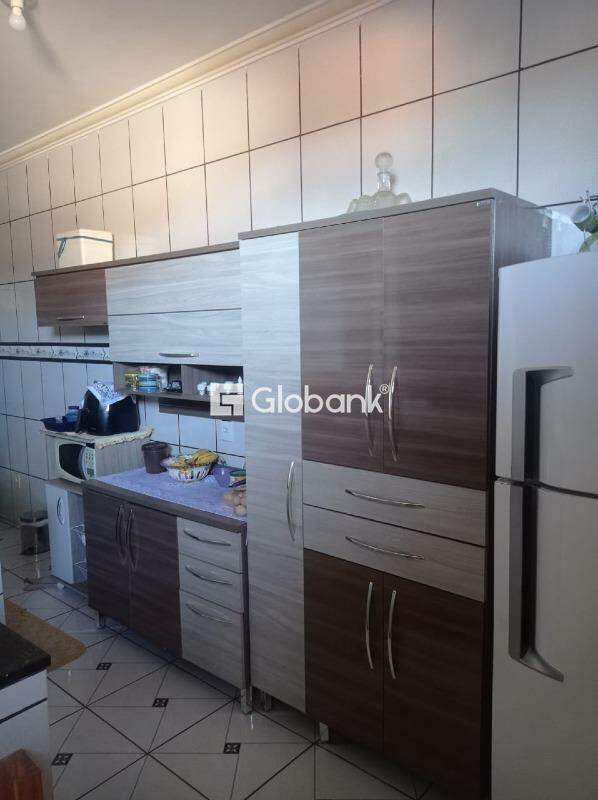 Casa 4 quartos à venda Independência 180m² Montes Claros MG: 