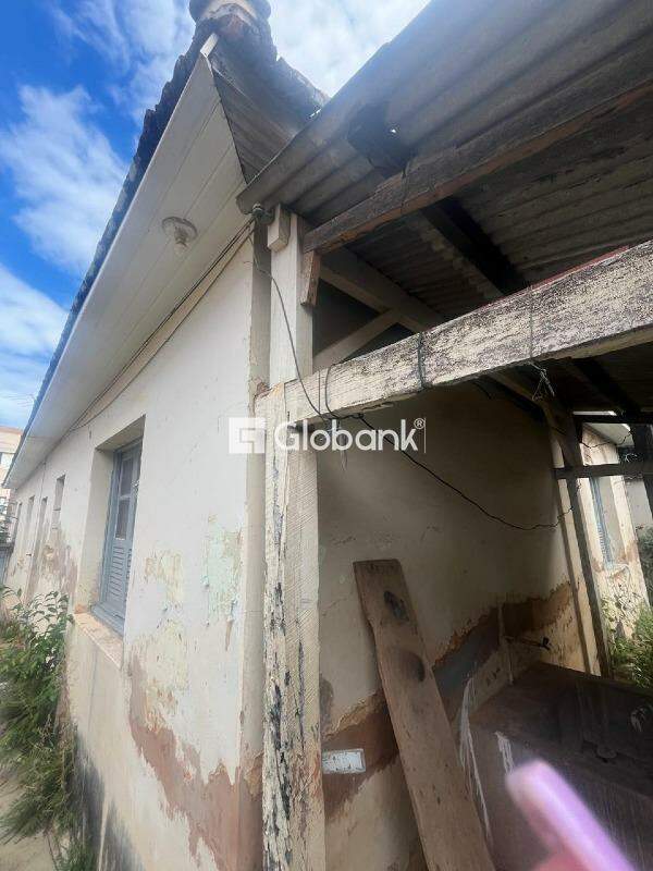 Casa 5 quartos à venda Centro 319m² Montes Claros MG: 