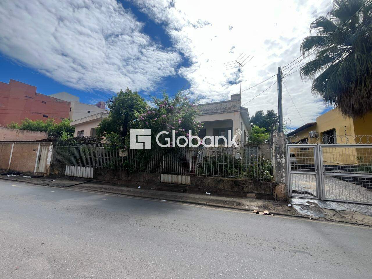 Casa 5 quartos à venda Centro 319m² Montes Claros MG: 