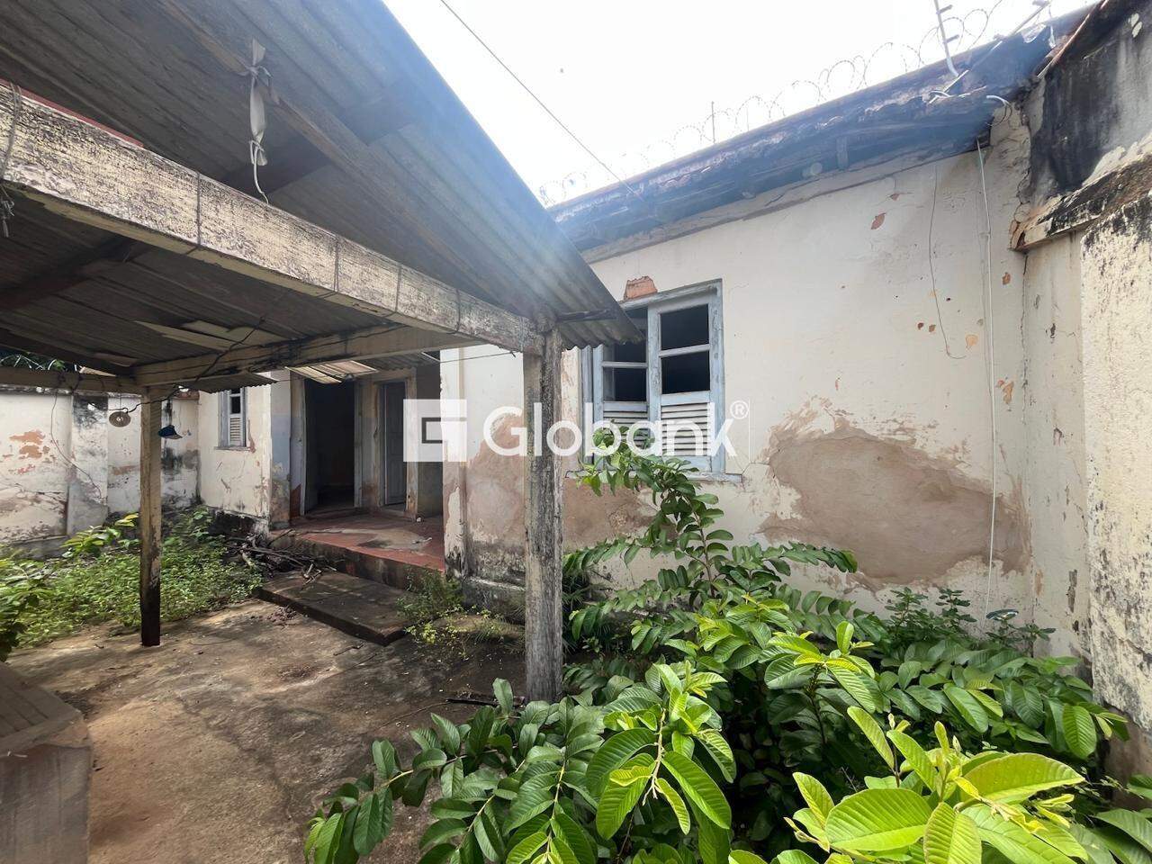 Casa 5 quartos à venda Centro 319m² Montes Claros MG: 