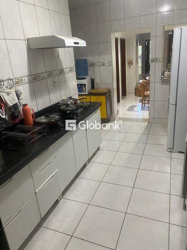 Casa 4 quartos à venda Santa Rita I 140m² Montes Claros MG: 