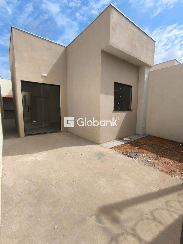 Casa 2 quartos à venda Acácias 45m² Montes Claros MG: 