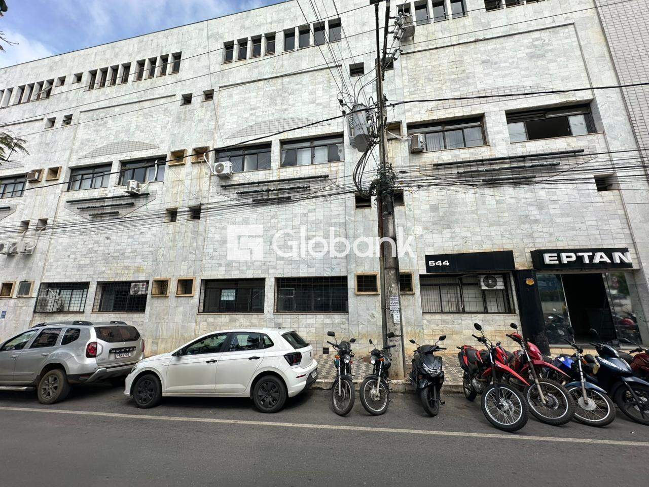 Sala comercial para aluguel Centro 48m² Montes Claros MG: Fachada
