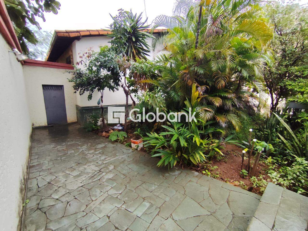 Casa 4 quartos à venda Funcionários 80m² Montes Claros MG: