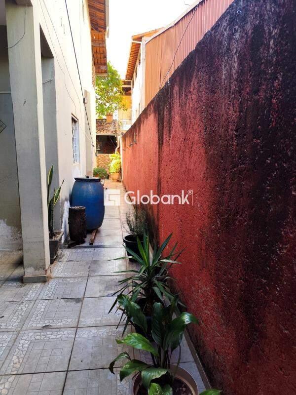Casa 6 quartos à venda Dona Gregória 200m² Montes Claros MG: 