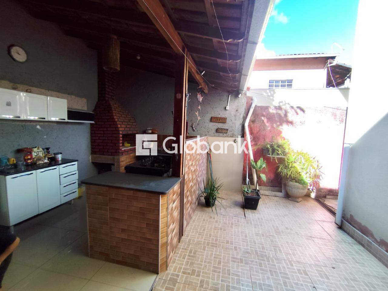 Casa 6 quartos à venda Dona Gregória 200m² Montes Claros MG: 