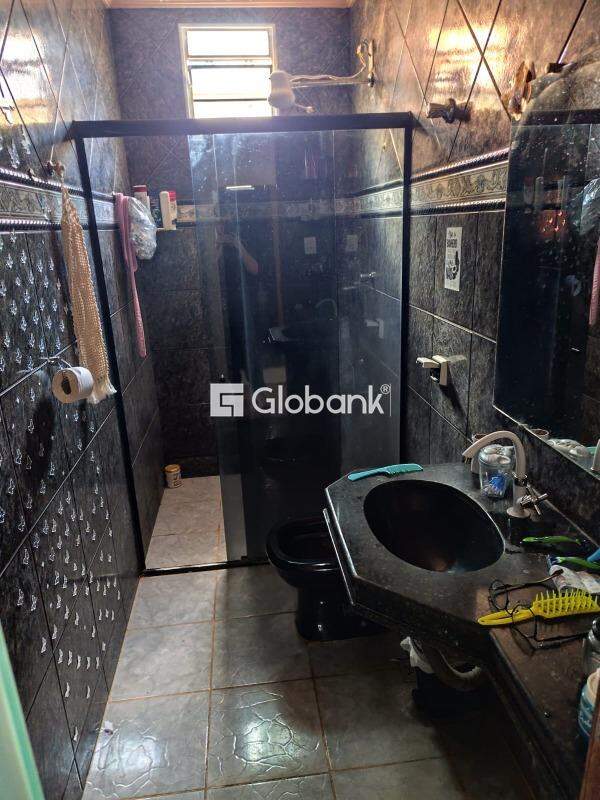 Casa 6 quartos à venda Dona Gregória 200m² Montes Claros MG: 