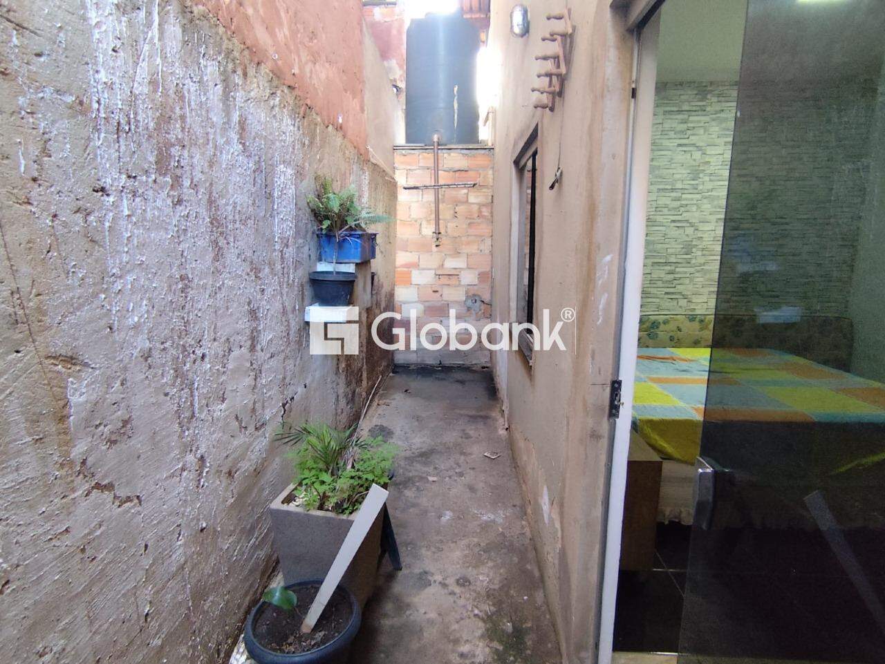 Casa 6 quartos à venda Dona Gregória 200m² Montes Claros MG: 