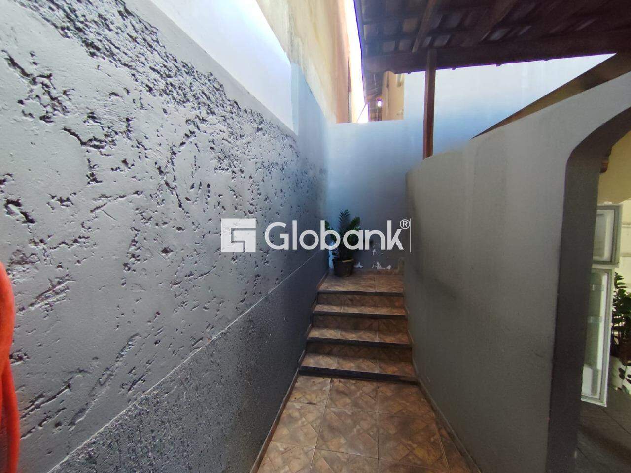 Casa 6 quartos à venda Dona Gregória 200m² Montes Claros MG: 