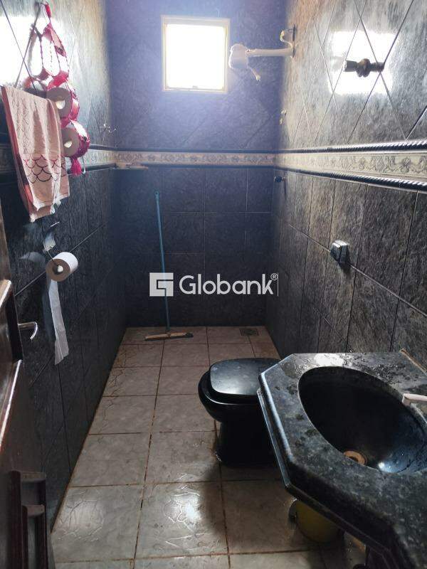 Casa 6 quartos à venda Dona Gregória 200m² Montes Claros MG: 