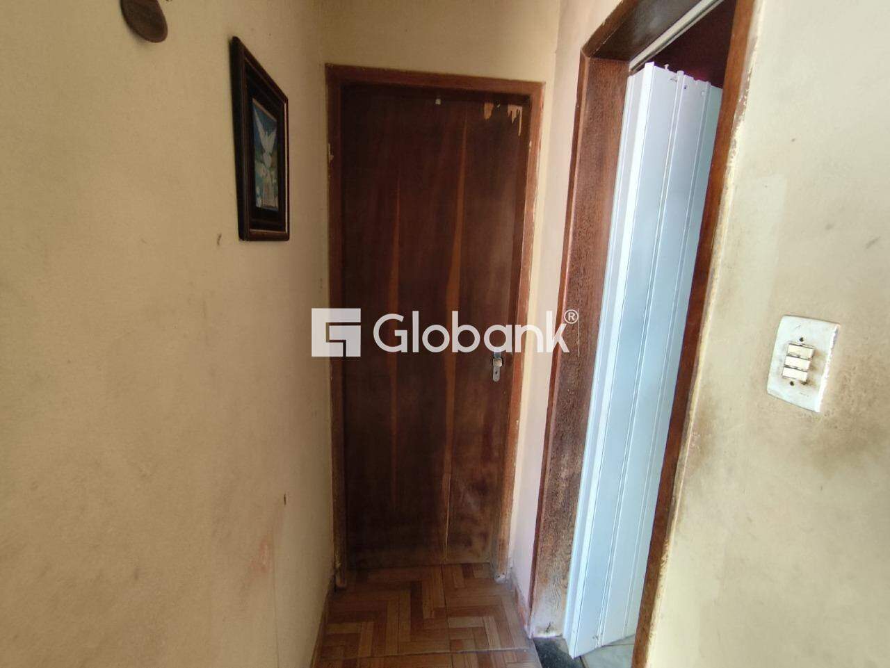 Casa 6 quartos à venda Dona Gregória 200m² Montes Claros MG: 