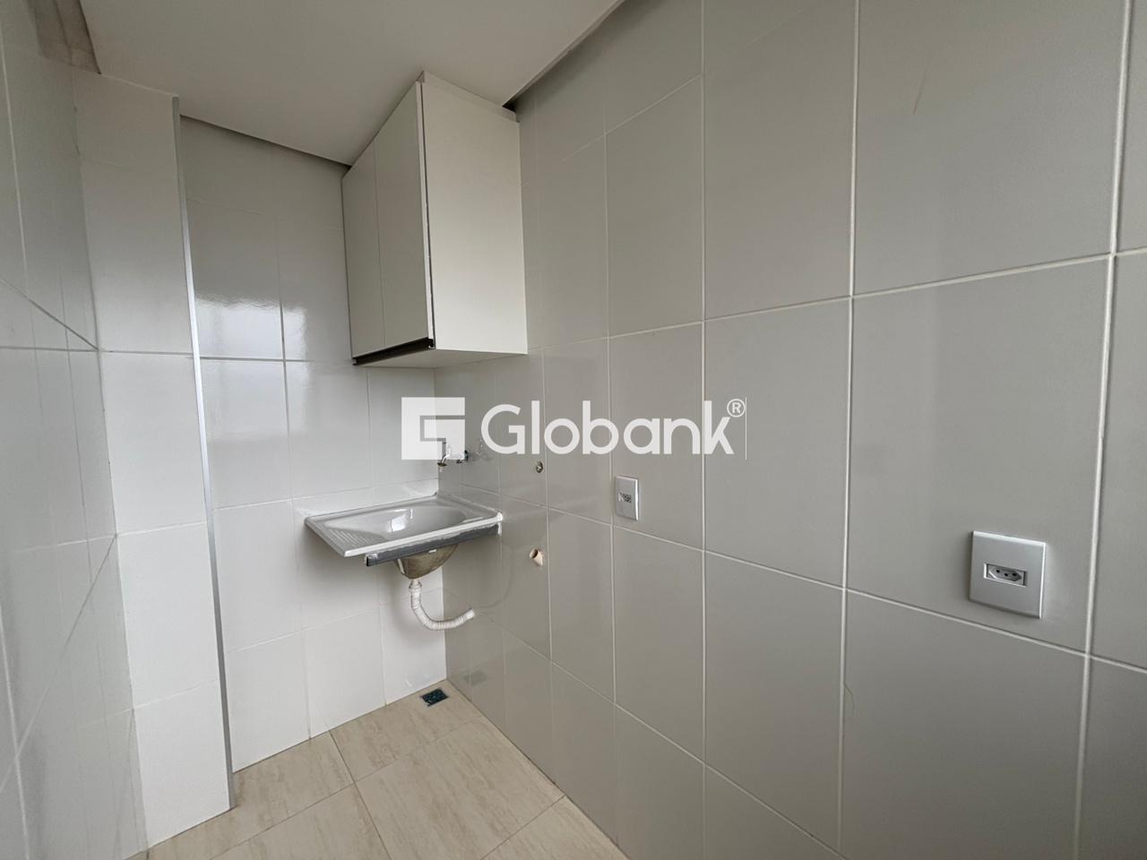 Apartamento 2 quartos para aluguel Raul Lourenço 63m² Montes Claros MG: Área de serviço