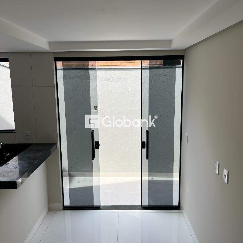 Casa 3 quartos à venda Residencial Sul Jacarandás 68m² Montes Claros MG: 