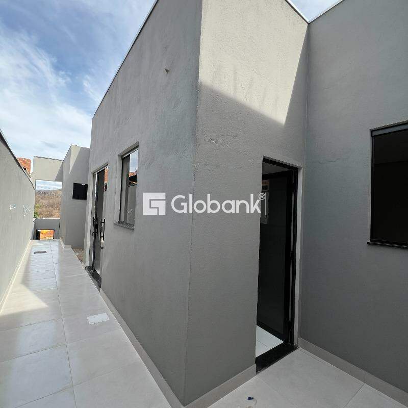 Casa 3 quartos à venda Residencial Sul Jacarandás 68m² Montes Claros MG: 