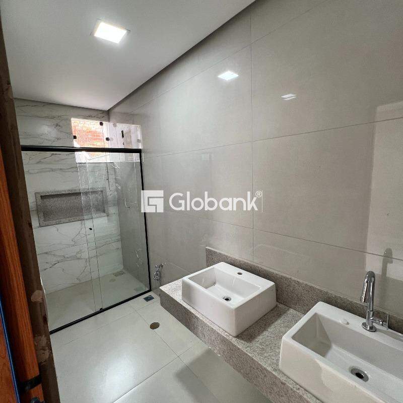 Casa 3 quartos à venda Residencial Sul Jacarandás 68m² Montes Claros MG: 