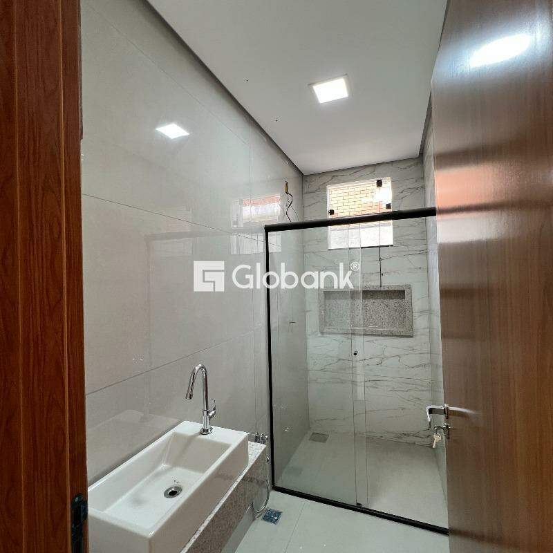 Casa 3 quartos à venda Residencial Sul Jacarandás 68m² Montes Claros MG: 