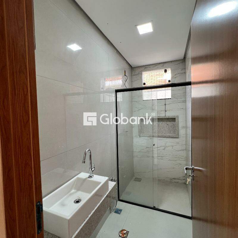 Casa 3 quartos à venda Residencial Sul Jacarandás 68m² Montes Claros MG: 