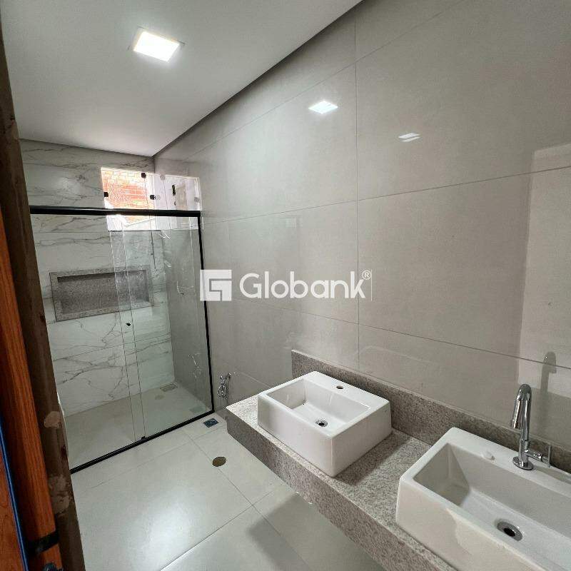 Casa 3 quartos à venda Residencial Sul Jacarandás 68m² Montes Claros MG: 