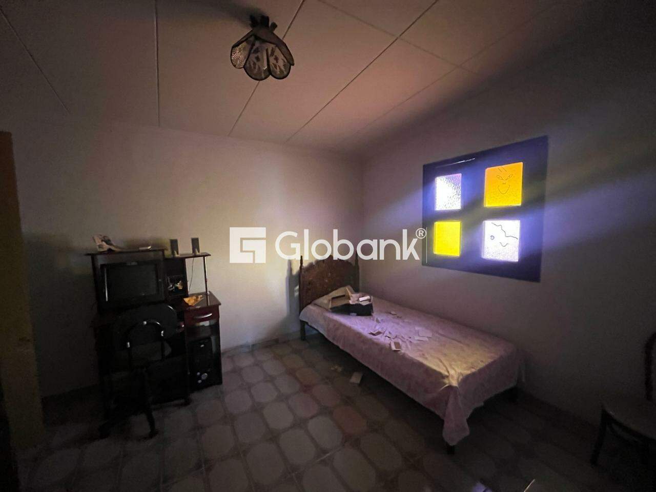 Casa 4 quartos à venda Centro 330m² Montes Claros MG: 