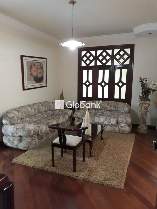 Casa 6 quartos à venda Ibituruna 360m² Montes Claros MG: 