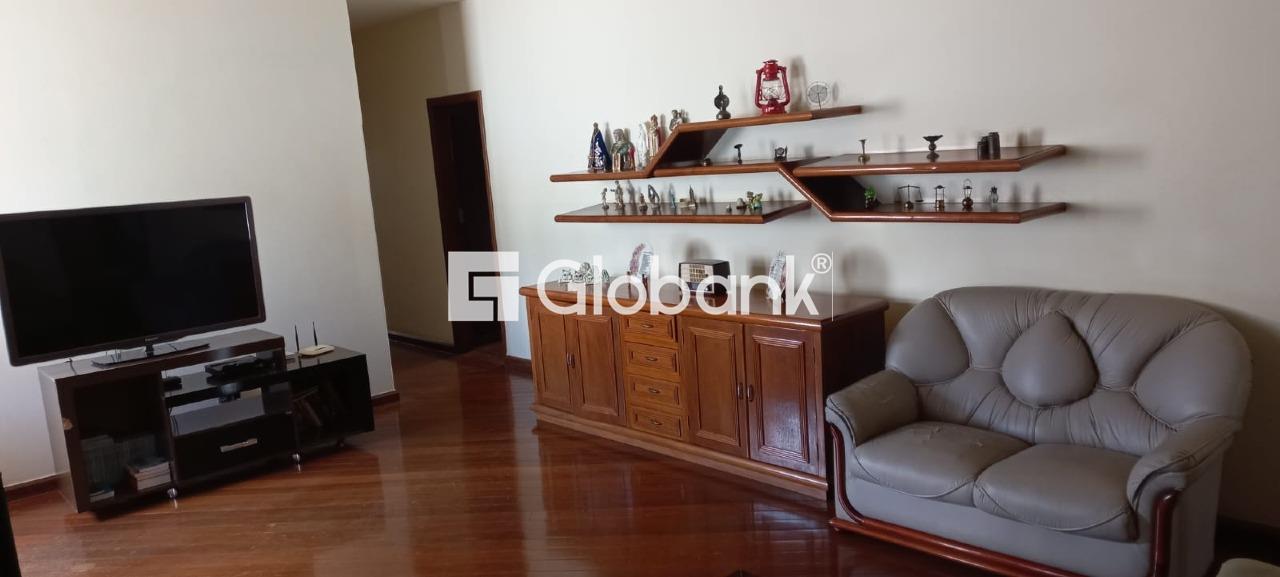 Casa 6 quartos à venda Ibituruna 360m² Montes Claros MG: 